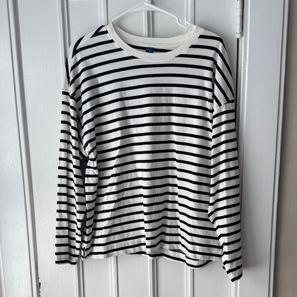 Old Navy Black and White Striped Long Sleeve T-Shirt